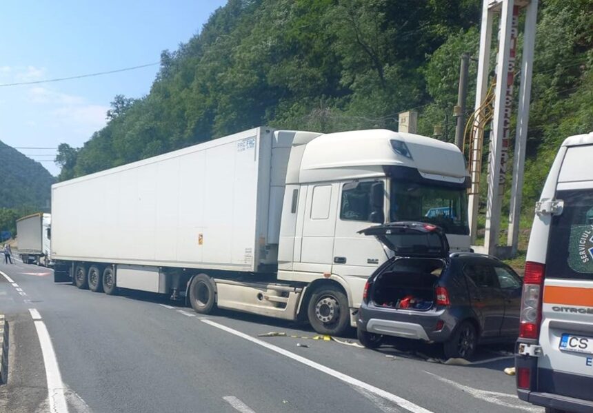 Coliziune Serioasă pe Drumul Național: Traficul Este Întrerupt. Descoperă Detaliile Incidentului! 1 foto accident grav pe un drum national traficul este blocat iata ce s a intamplat 6846a7b68c6af