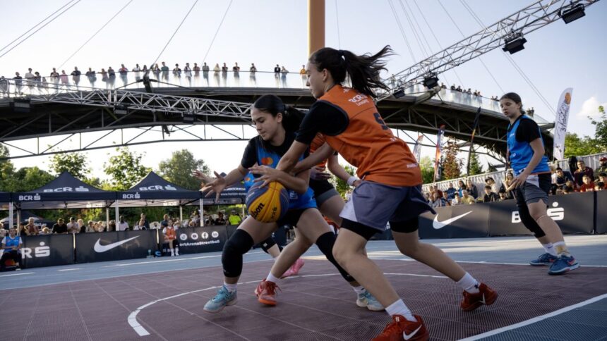 Baschet 3x3, ritmuri vibrante, celebrități și spirit urban: BCR Sport Arena Streetball invadează Parcul Liniei, începând de astăzi până pe 22 iunie! 1 foto baschet 33 muzica staruri si energie urbana bcr sport arena streetball ajunge in parcul liniei de azi pana pe 22 iunie 6855471672c98