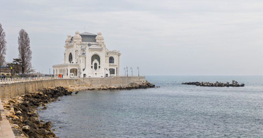 Cazinoul din Constanța, ținta vandalismului la puțin timp după deschidere: „Cei responsabili vor suporta consecințele” 1 foto cazinoul din constanta a fost vandalizat la doar doua saptamani dupa inaugurare cei identificati vor fi trasi la raspundere 684029bc3f1c9
