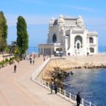 Cazinoul din Constanța, victimă a vandalismului: vizitatori rup foițele de aur și distrug pereții recent restaurați. 2 foto cazinoul din constanta a fost vandalizat unii vizitatori au desprins foitele de aur iar altii au lovit cu picioarele peretii proaspat restaurati 68402420d034f