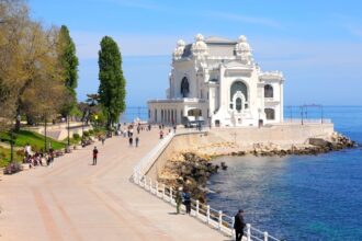 foto cazinoul din constanta a fost vandalizat unii vizitatori au desprins foitele de aur iar altii au lovit cu picioarele peretii proaspat restaurati 68402420d034f