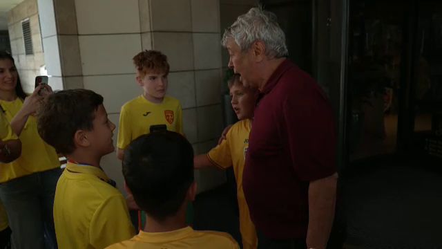 Corespondență din Slovacia | ”Lucescu, fă-ne o poză, te rog!” Micuții l-au asaltat pe selecționerul României, care a împărtășit cinci gânduri despre meciul România - Spania 1 foto corespondenta din slovacia lucescu facem o poza te rog copiii au sarit pe selectionerul romaniei care a spus cinc 684d81383b604