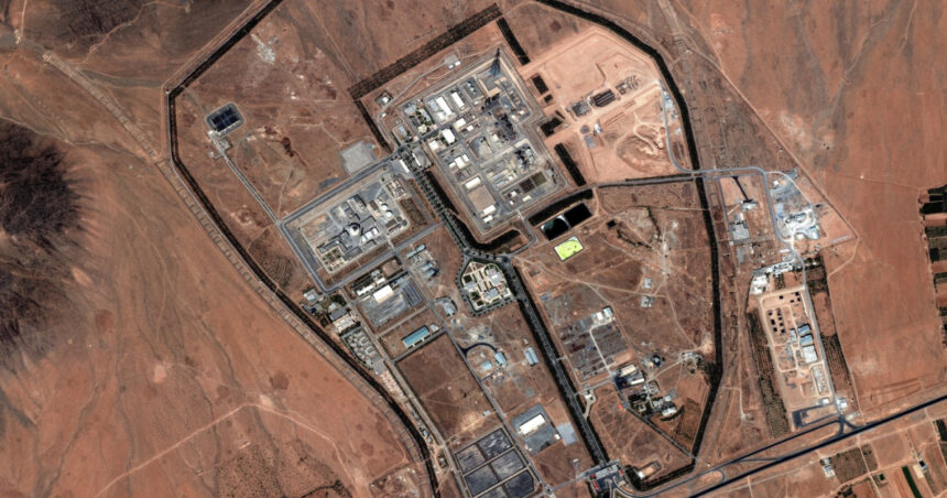 Imagini din spațiu evidențiază devastări semnificative la reactorul de apă grea de la Arak, Iran 1 foto imagini din satelit confirma distrugeri majore in iran la reactorul cu apa grea de la arak 6854e9a45ae4c