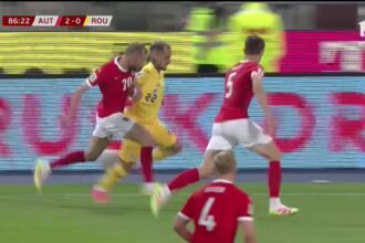 foto in ce minut l a introdus mircea lucescu pe alex mitrita in austria romania si ce a facut la doar trei minute de la intrarea sa 6844a5a1efffc