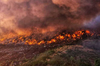 foto incendiu de proportii la o groapa de deseuri din dambovita a fost emis mesaj ro alert interventie dificila a pompierilor 685aff20da30b
