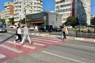 foto la trecerea de pietoni de pe strada soveja in zona pietei tomis iii va fi montat un sistem de semaforizare inteligent 683ff67b14ffd