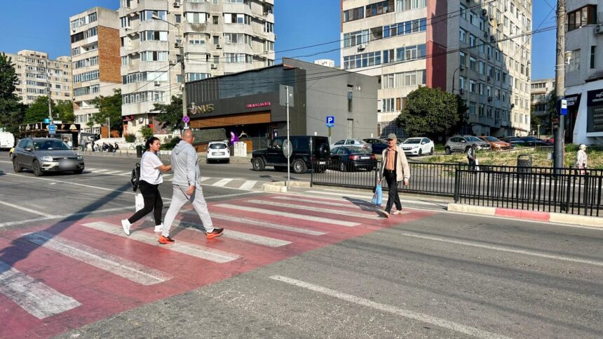 Sistem de semaforizare smart, în curând la trecerea de pietoni de pe strada Soveja, lângă piața Tomis III! 1 foto la trecerea de pietoni de pe strada soveja in zona pietei tomis iii va fi montat un sistem de semaforizare inteligent 683ff67b14ffd