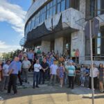 Revolta angajaților ANAF: Nemulțumiri crescute față de planurile Guvernului de reducere a sporului pentru condiții periculoase 3 foto protestele spontane continua la anaf angajatii sunt nemultumiti de intentia guvernului de diminuare a sporului de conditii vatamatoare 68623dde75a17