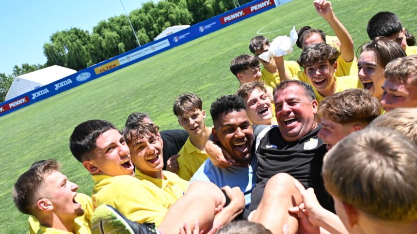 Denis Oroian, micul erou al porții! Tânărul goalkeeper a reușit să blocheze toate penalty-urile, iar echipa lui Eric a triumfat în Cupă! 1 foto si video denis oroian micul helmut duckadam portarul a aparat toate loviturile de departajare si mediasul lui eric a castigat cupa 683ed30339f29