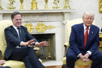 foto sms ul trimis de seful nato lui donald trump ce veste ii da mark rutte presedintelui american n a fost usor 685ae00aabf25