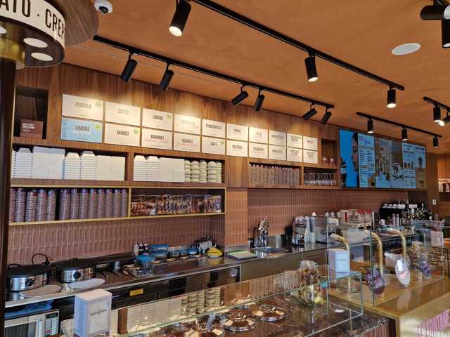 Sphera Franchise Group deschide prima locație Cioccolatitaliani în vibrantul Riccione, Italia! 1 foto sphera franchise group inaugureaza prima unitate cioccolatitaliani in riccione italia 685526f74563b