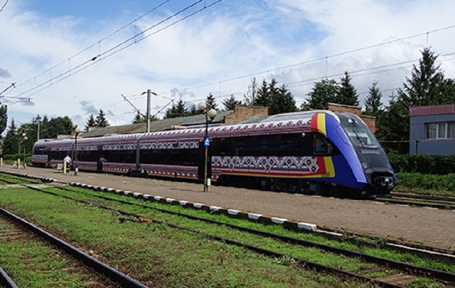 Trenul Leon, prima unitate DMU realizată complet în România după Al Doilea Război Mondial, sosește în inima Bucureștiului! 1 foto trenul leon primul dmu construit integral in romania dupa cel de al doilea razboi mondial ajunge in bucuresti 6852dbdbe8ecb