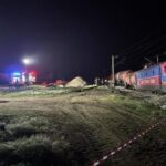 Tren încărcat cu benzină a ieșit de pe șine! 2 foto vagoane ale unui tren plin cu benzina au deraiat 68442319ac99e