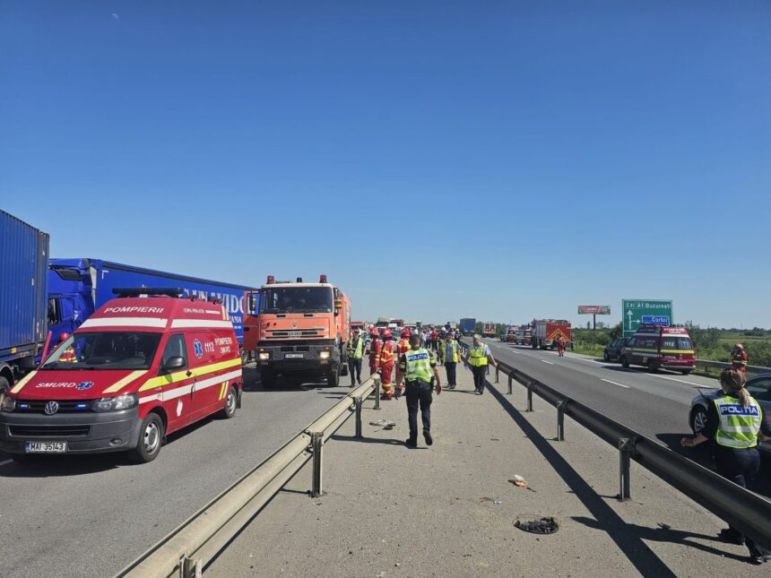 Tragedie pe Autostrada A1: Trei tiruri și mai multe mașini implicate într-un accident fatal, un copil de doar 10 ani și-a pierdut viața 1 foto video accident cu trei tiruri si mai multe autoturisme pe autostrada a1 un copil de 10 ani a murit 683efdc76449e