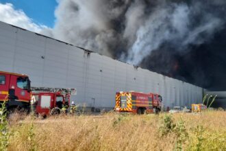 foto video alerta pe autostrada a1 arde o hala dintr un parc logistic a fost emis mesaj ro alert 6861614c2d611