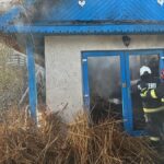Incendiu devastator în Dunavățul de Sus! Comunitatea se mobilizează alături de pompieri pentru a înfrunta flăcările! 2 foto video arde o pensiune din dunavatul de sus localnicii lupta cot la cot cu pompierii sa stinga flacarile 685ad08632146