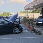 Imagini din satul Ștefan cel Mare: Impactul devastator al unui Logan care a ajuns pe terasa unui restaurant, lăsând 3 răniți în urma sa 2 foto video cum s a petrecut accidentul din satul stefan cel mare comuna saligny un logan a fost proiectat pe terasa unui restaurant accidentand 3 persoane 683f12e500eb1