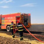 Flăcări devastatoare pe câmpurile de orz de lângă Agighiol, Tulcea: 10 hectare distruse din cauza unei țigări aruncate fără grijă 2 foto video incendiu la o cultura de orz langa agighiol din judetul tulcea 10 hectare afectate din cauza unei tigari aruncate la intamplare 685ab7f873062