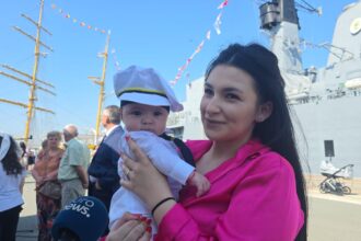 foto video prezenta cu dichis la absolvirea liceenilor din promotia regina maria 150 a colegiului militar alexandru ioan cuza micuta ema maria avea tinuta stabilita inainte de a se naste 684005845a2e4