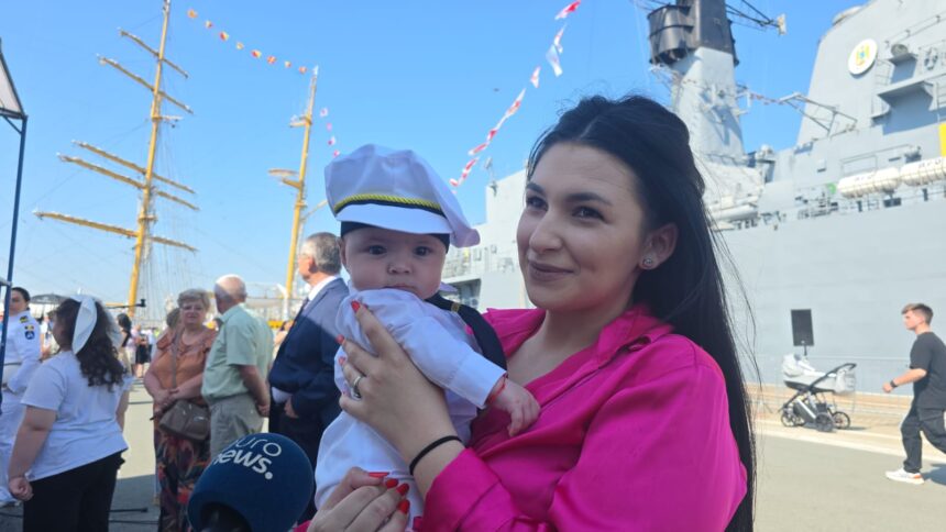 Strălucire și Eleganță la Festivitatea de Absolvire a Liceenilor din Promoția Regina Maria – 150 a Colegiului Militar Alexandru Ioan Cuza: Ema Maria, cu o ținută aleasă încă dinainte de a veni pe lume! 1 foto video prezenta cu dichis la absolvirea liceenilor din promotia regina maria 150 a colegiului militar alexandru ioan cuza micuta ema maria avea tinuta stabilita inainte de a se naste 684005845a2e4
