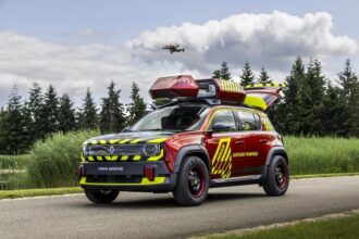 foto vision 4rescue un concept bazat pe modelul electric renault 4 pentru interventii de urgenta 684bad5c05249