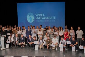 foto vocea unei generatii concursul de discursuri publice pentru elevi si a desemnat castigatorii irina dragomir de la colegiul mircea cel batran a obtinut mentiune 684c731c7d284