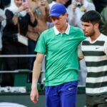 Alcaraz și Sinner: Tinerii cu spirit sportiv, învingători în fața legendelor Djokovic și Nadal, după finala de la Roland Garros 2 galerie foto alcaraz si sinner peste djokovic si nadal ce arata ca noua generatie are mai mult fair play dupa finala de la roland garros 6846f7d826599