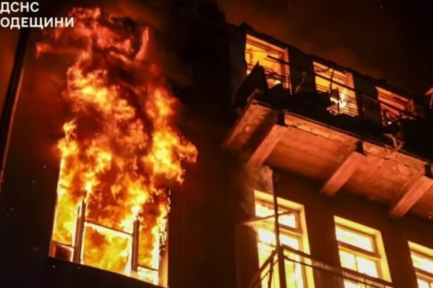 galerie foto atac cu drone al rusiei asupra odesei 10 lovituri incendii de amploare 13 raniti inclusiv pompieri 6855104fd99a4