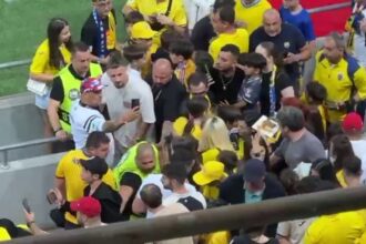 galerie foto atractia principala radu dragusin asaltat la pauza meciului romania cipru 684893868869a