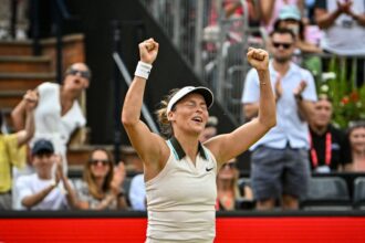 galerie foto bunica din tenis formidabila tatjana maria a castigat trofeul la londra izbucnind in lacrimi 684f077575508