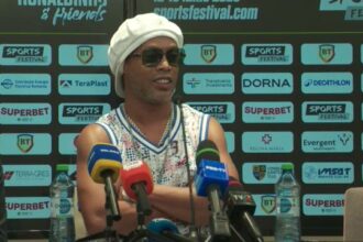 galerie foto cum a venit imbracat ronaldinho la conferinta de presa dinainte de meciul de la cluj 684d4d3ee61c5