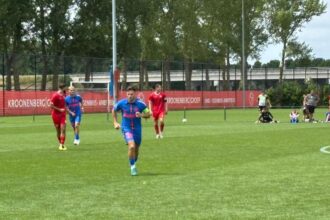 galerie foto denis politic a preluat banderola de capitan la primul sau meci in tricoul fcsb 685fe82631abb