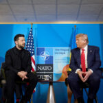 Transformarea stilului vestimentar al lui Volodimir Zelenski: O lecție de diplomatie vizuală la summitul NATO 2 galerie foto diplomatia vizuala a lui volodimir zelenski presedintele ucrainean a ales sa si schimbe stilul vestimentar la summitul nato 685c50aed2cb8