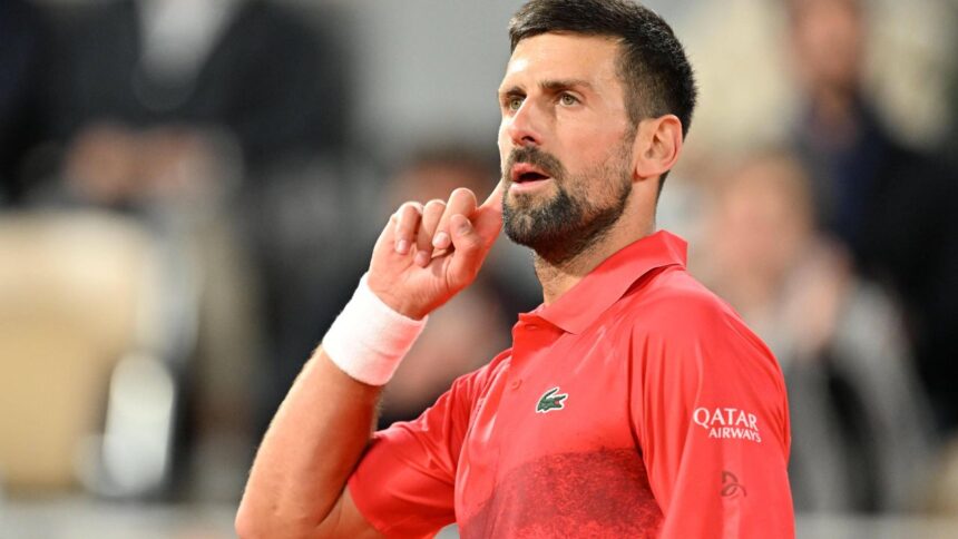 Djokovic învinge cu zâmbetul pe buze: Jurnalistul care l-a insultat, eliminat din competiție pentru Wimbledon 2025 1 galerie foto djokovic rade la urma si rade mai bine reporterul care l a jignit gratuit scos din lot pentru wimbledon 2025 685a352e63b39