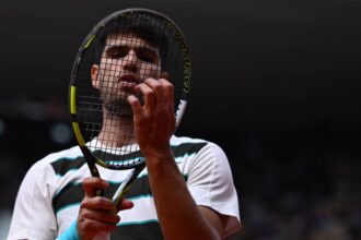 galerie foto doamnelor si domnilor carlos alcaraz spaniolul a salvat trei mingi de meci in finala de infarct cu jannik sinner de la roland garros 2025 6845d076ad96a