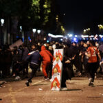 Tragedie la Paris: Două vieți pierdute și sute de arestări în urma celebrării succesului PSG în Liga Campionilor 3 galerie foto doua persoane au murit iar peste 500 au fost arestate dupa sarbatoarea fanilor psg de la paris in urma victoriei din liga campionilor 683c85dddd4f8