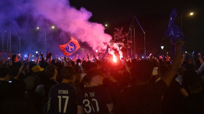 Haos în Paris după marea finală UCL! Două vieți pierdute și sute de arestări în urma turbulențelor 1 galerie foto haos la paris dupa finala ucl doua persoane au murit iar alte cateva sute au fost arestate 683c2c7fee5cb