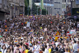 galerie foto jandarmii au dat amenzi de 6 000 lei la marsul bucharest pride si evenimentele pride park trei persoane s au ales cu dosar penal 68457a2db9b1a
