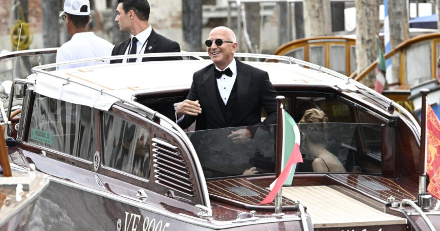 Jeff Bezos și Lauren Sanchez: Nunta anului surprinde cu momente spectaculoase și neașteptate! 1 galerie foto jeff bezos s a casatorit cu lauren sanchez imagini spectaculoase de la nunta anului e o abatere de la ceea ce se asteapta oamenii 685f83b7c1cc1