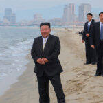 Kim Jong-un lasă rachetele deoparte și se bucură de soare pe plajă: Deschiderea unei stațiuni de lux de către liderul nord-coreean 3 galerie foto kim jong un a renuntat la rachete si s a relaxat la plaja liderul nord coreean a inaugurat o statiune de lux pe litoral 685ceeccdd883