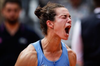 galerie foto pute a transpiratie frantuzoaica umilita pe teren e acum cenusareasa de la french open 684012f297b53
