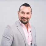 Giovanni Valentini, directorul Apex Alliance Hotel Management: România contribuie cu 40% la valoarea totală a portofoliului nostru. Aceasta subliniază importanța sa. Bucureștiul trebuie să facă investiții semnificative pentru a deveni o piață atractivă pentru brandurile de prestigiu. 3 giovanni valentini ceo apex alliance hotel management 40 din valoarea totala a portofoliului provine din romania asta arata cat de importanta este pentru noi bucurestiul trebuie sa investeasca ser 683e7e3259697