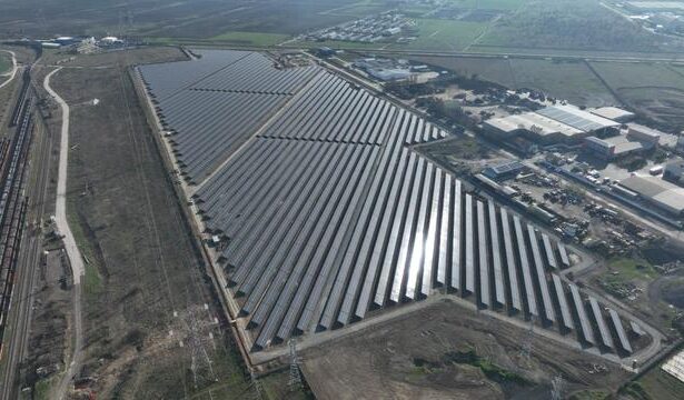 grafice productia de energie solara a acoperit luni la orele pranzului peste 50 din consumul intern 68502743d342c