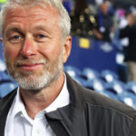 Guvernul britanic pregătește acțiunea în instanță împotriva lui Abramovici pentru tranzacția cu Chelsea. Ce sumă ar avea de plătit oligarhul rus? 3 guvernul britanic este gata sa il dea in judecata pe abramovici pentru vanzarea echipei de fotbal chelsea cat ar datora oligarhul rus 6841d09cb3fea