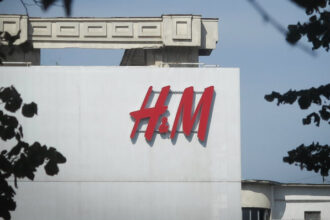 hm raporteaza un profit operational trimestrial peste estimarile analistilor 685d414341dd4