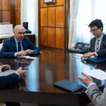 Ilie Bolojan a avut o întâlnire fructuoasă la Palatul Victoria cu reprezentantul ambasadei americane. 2 ilie bolojan l a primit la palatul victoria pe insarcinatul cu afaceri al ambasadei sua o intalnire productiva 685be894287a7