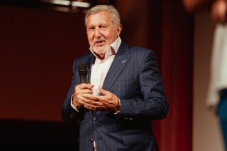 ilie nastase sare in apararea reclamelor la pacanele adica ma opresti sa muncesc 685eba6abca66