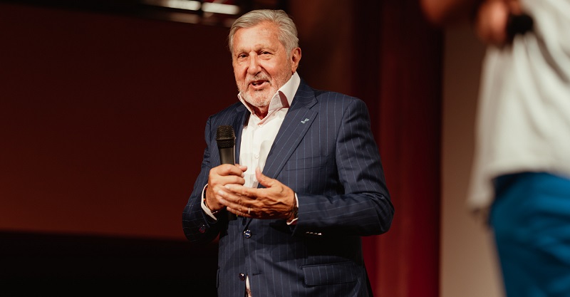 ilie nastase sare in apararea reclamelor la pacanele adica ma opresti sa muncesc 685eba6abca66