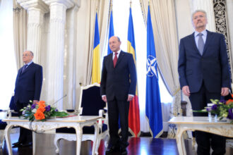 iliescu l a criticat pe basescu a vrut sa mascheze incalcarea principiilor democratiei ce spune despre revizuirea constitutiei 685408c62c6b2