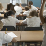 În anul de învățământ 2025-2026, se va renunța la diverse tipuri de burse școlare. Ministrul Educației: „Resursele financiare nu ne mai permit” 3 in anul scolar 2025 2026 vor fi eliminate mai multe categorii de burse scolare ministrul educatiei nu ne mai permitem financiar 685e39ba50b51